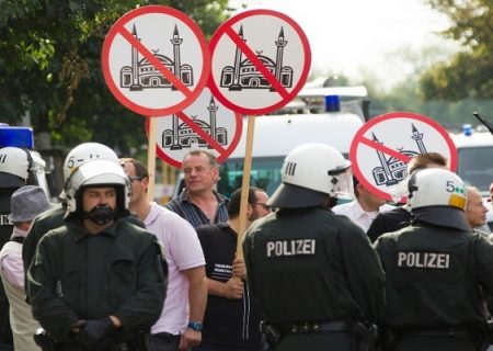 اذعان وزیر کشور آلمان به تبعیض علیه مسلمانان