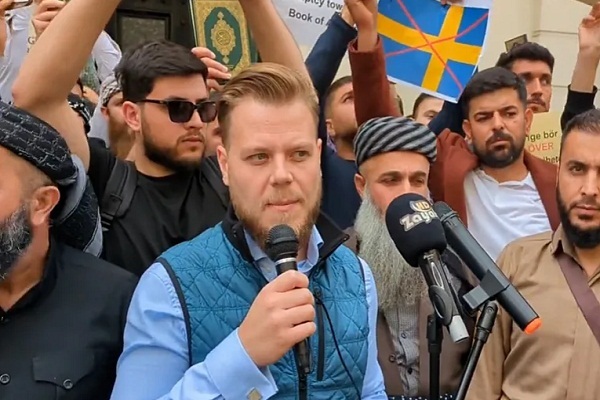 روزنامه‌نگار انگلیسی: شرمتان باد که بزرگ‌ترین کتاب جهان را به آتش می‌کشید