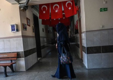 حضور مشاوران معنوی در مدارس ترکیه و اعتراض سکولارها