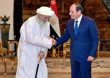 رئیس جمهور مصر بالاترین نشان مصر را به رهبر بهره‌ها اهدا کرد