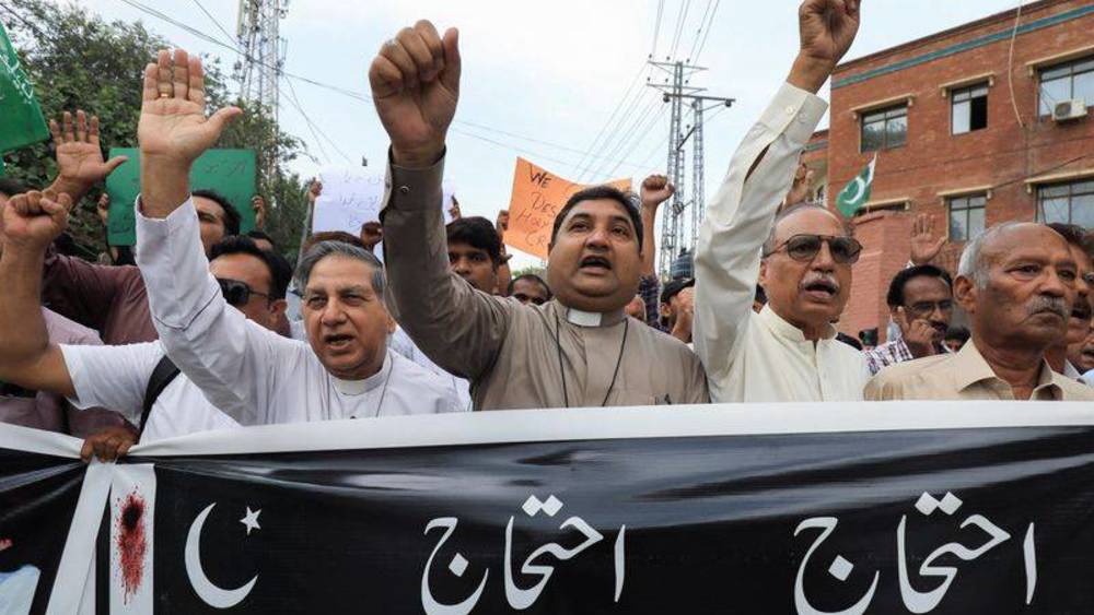 دستگیری دو مسیحی به اتهام هتک حرمت قرآن کریم در پاکستان