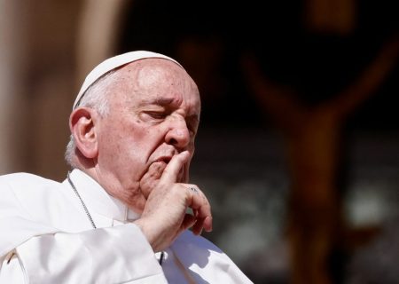 ساز مخالف پاپ با اروپا ادامه دارد؛ حمایت فرانسیس از مهاجران