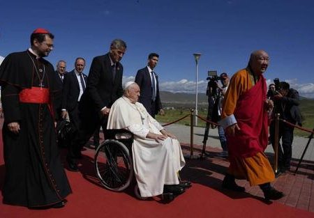 پیام پاپ به چین: نترسید/ سفر مخفیانه مسیحیان چینی برای دیدار پاپ