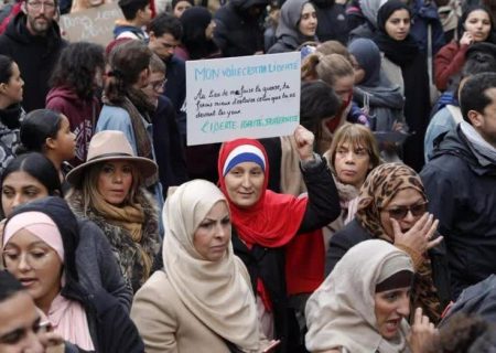 داغ شدن هشتگ «عبا» پس از جنجال ممنوعیت پوشش اسلامی در مدارس فرانسه
