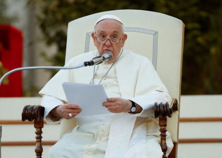 درخواست پاپ از سران کلیسا: سیاست را کنار بگذارید