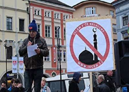 سکولاریزم، دستاویز پاریس برای فشار به مسلمانان است