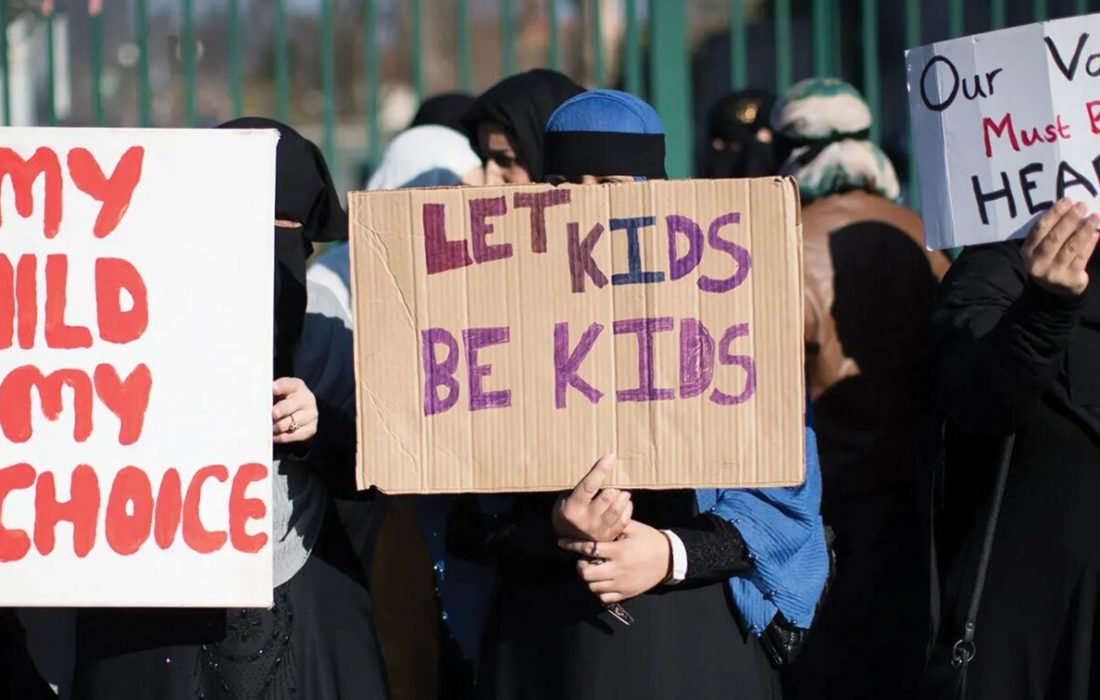 بردگی فکری کودکان در مدارس انگلیس با آموزش همجنس بازی