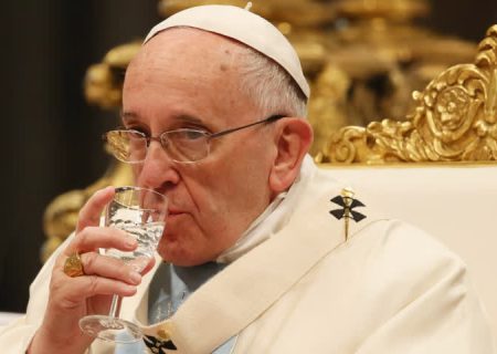 پاپ فرانسیس در جمع رهبران صنعت شراب: شراب منبع شادی و هدیه‌ای از جانب خداوند است