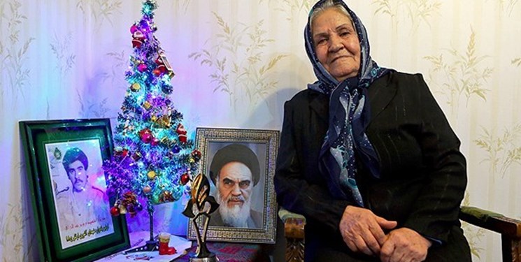 مادر شهید مسیحی: رهبر انقلاب به خانهمان آمدند، محبتمان به دل همه افتاد