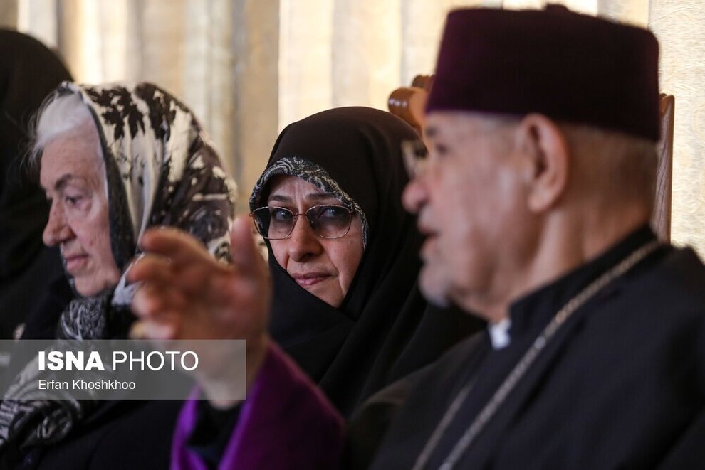 تصاویر) دیدار نسیه خزعلی با اسقف اعظم ارامنه تهران