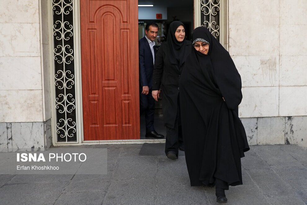 تصاویر) دیدار نسیه خزعلی با اسقف اعظم ارامنه تهران