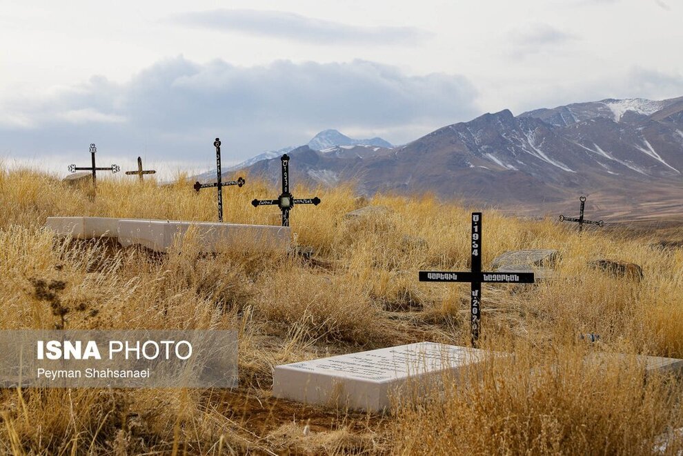 (تصاویر) آرامستان زرنه، تنها روستای ارمنی‌نشین ایران