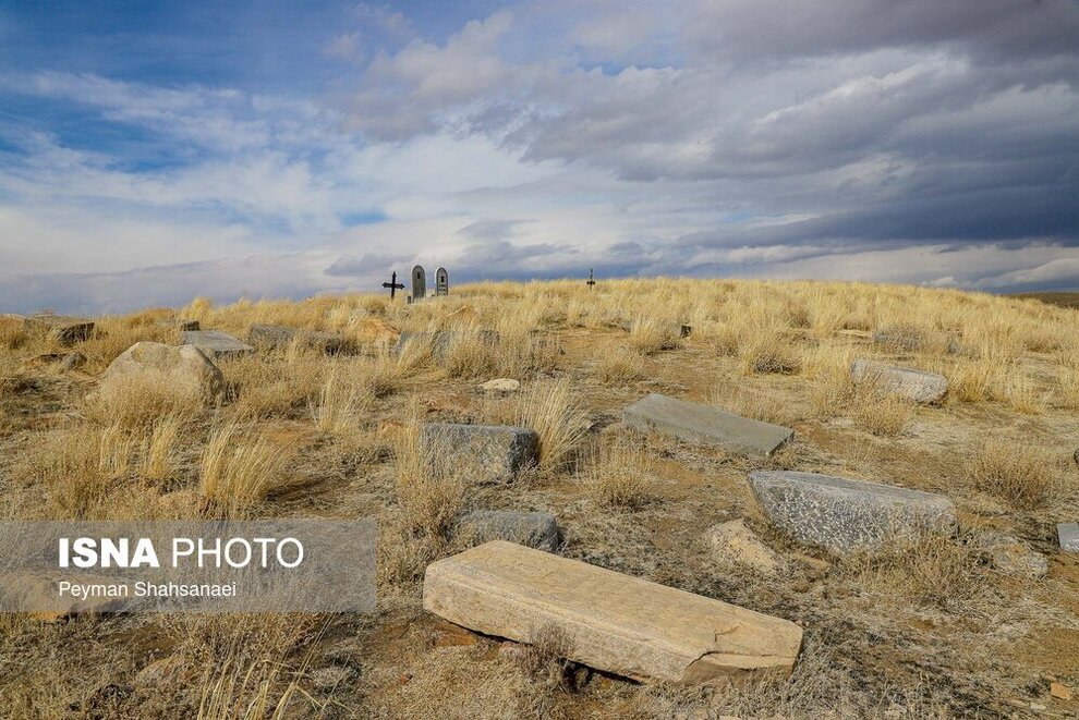 (تصاویر) آرامستان زرنه، تنها روستای ارمنی‌نشین ایران