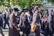 حضور خاخام‌های یهودی ضدصهیونیسم در مراسم تشییع شهدای خدمت