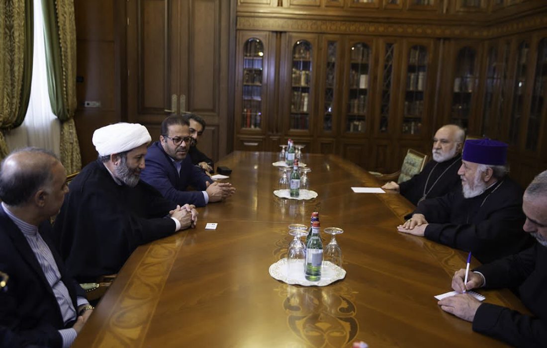 دیدار اسقف اچمیادزین با رئیس سازمان فرهنگ و ارتباطات اسلامی