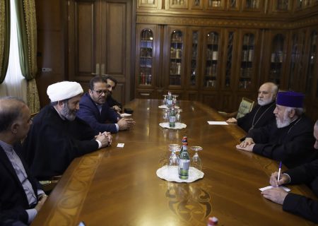 دیدار اسقف اچمیادزین با رئیس سازمان فرهنگ و ارتباطات اسلامی