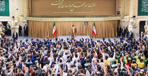 ایران درس بقا می‌دهد