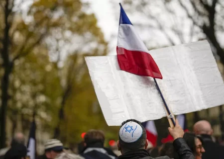 ۴۴ درصد یهودیان فرانسوی دیگر کلاه نمی‌گذارند
