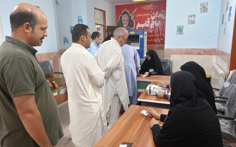 تجلی وحدت شیعه و سنی سیستان و بلوچستان در پای صندوق اخذ رای + تصویر