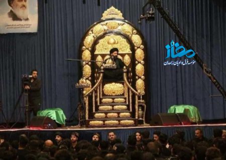 عکس| مراسم عزای حسینی شیرازی‌ها با منبر طلایی!