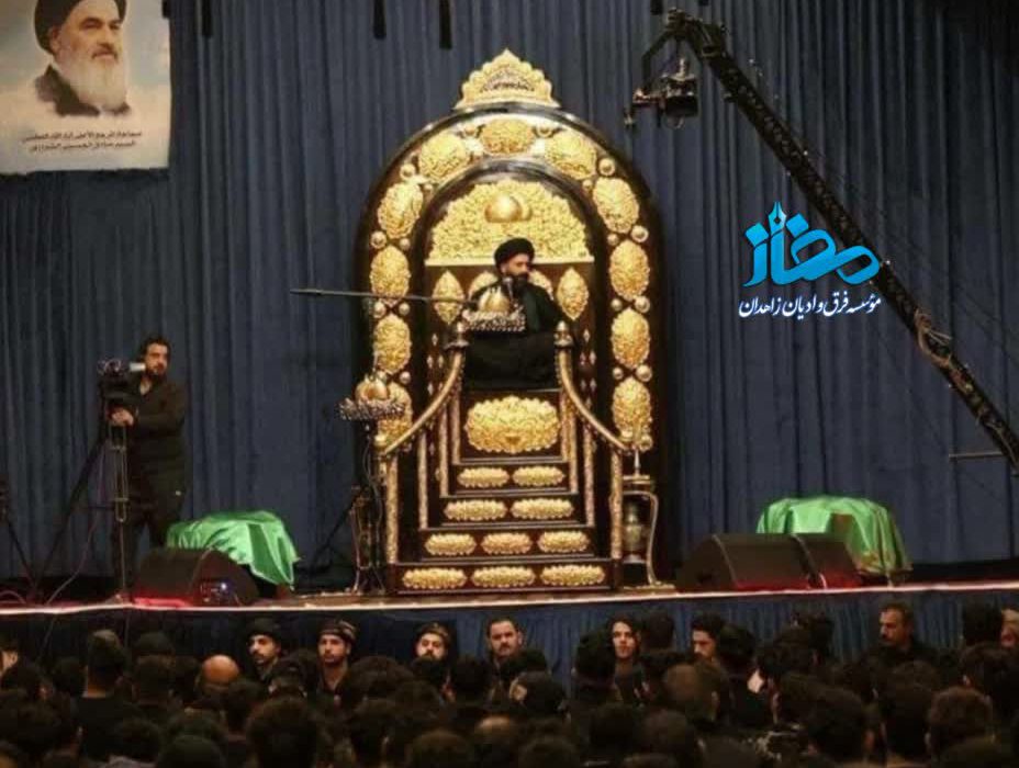 عکس| مراسم عزای حسینی شیرازی‌ها با منبر طلایی!