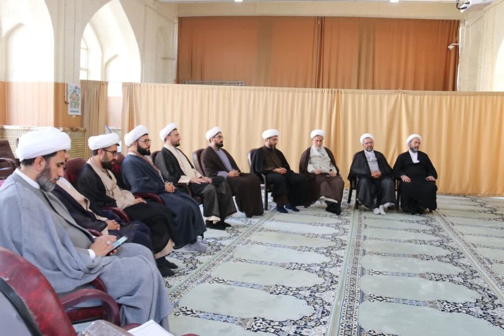 دیدار مسئولین و روحانیون عقیدتی سیاسی نیروی انتظامی با مدیر کل تبلیغات اسلامی