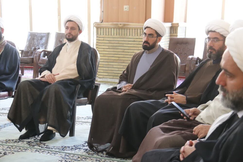 دیدار مسئولین و روحانیون عقیدتی سیاسی نیروی انتظامی با مدیر کل تبلیغات اسلامی