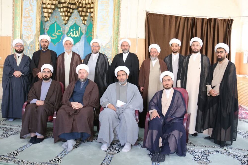 دیدار مسئولین و روحانیون عقیدتی سیاسی نیروی انتظامی با مدیر کل تبلیغات اسلامی