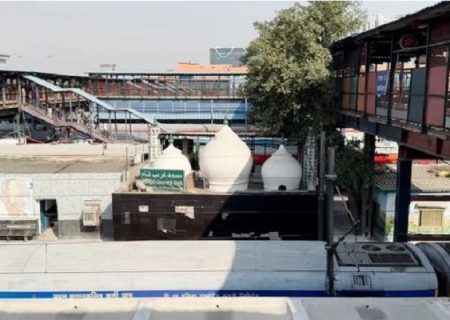 بی‌توجهی به مسجدی قدیمی در توسعه ریلی دهلی نو