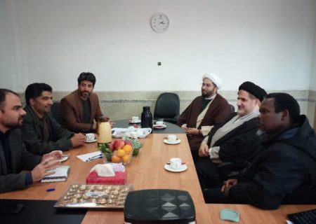 دیدار کشیش ماگانا اینیسنت استاد دانشگاه تانگازای کنیا با رئیس و اعضای دانشکده ادیان
