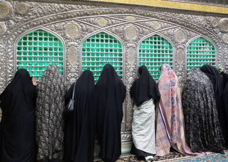تشرف دو بانوی مسیحی به اسلام در حرم مطهر رضوی