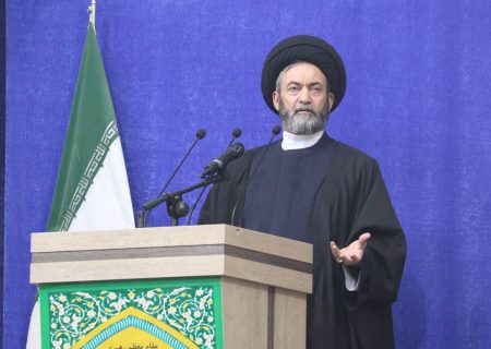 منافقین با اخبار منفی، ملت را بمباران می کنند