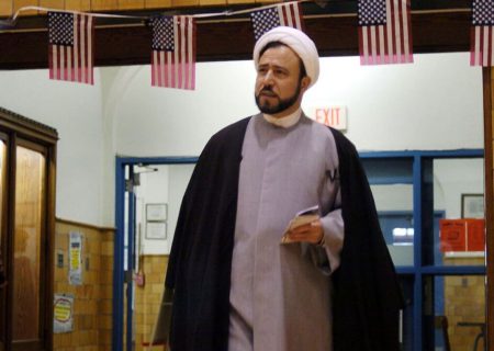 یک روحانی مسلمان در مراسم تحلیف ترامپ سخنرانی می‌کند
