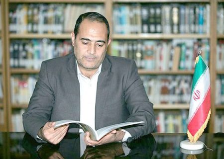 صهیونیست‌ها برای همراه‌کردن یهودیان سنگ آن‌ها را به سینه می‌زنند   