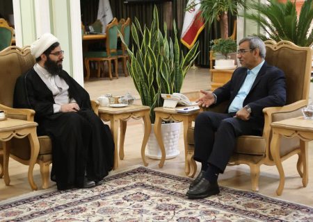 مشهد می‌تواند قطب گفت‌وگوی ادیان و مذاهب باشد