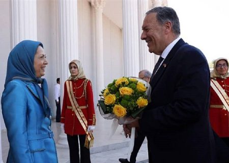 چرا برخی از سیاستمداران آمریکایی از فرقه رجوی حمایت میکنند؟