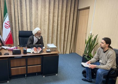 یک تجربه معنوی در سیرجان؛ گردشگر لهستانی به جمع مسلمانان پیوست