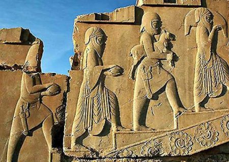 خاکسپاری ایمان در غبار باستان‌گرایی