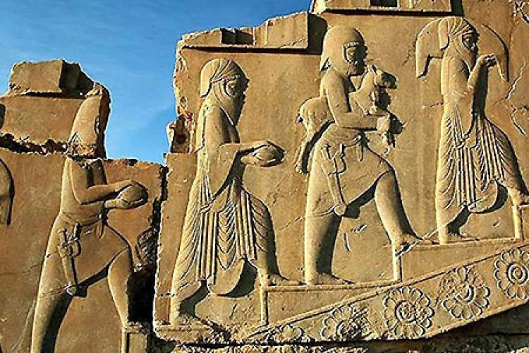 خاکسپاری ایمان در غبار باستان‌گرایی