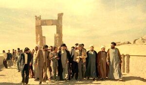 مروری بر ۵ دهه تأکید رهبر انقلاب اسلامی بر توأمان دیدن ایرانیت و اسلامیت آیت‌الله خامنه‌ای علیه دوقطبی واهی