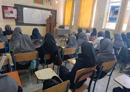 نشست تبیینی و پاسخ به شبهات روز با حضور حجت‌الاسلام امید علی صوفی در دبیرستان نمونه نرجس زاهدان برگزار شد